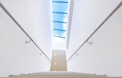 Goedlicht-lichtstraat en trap